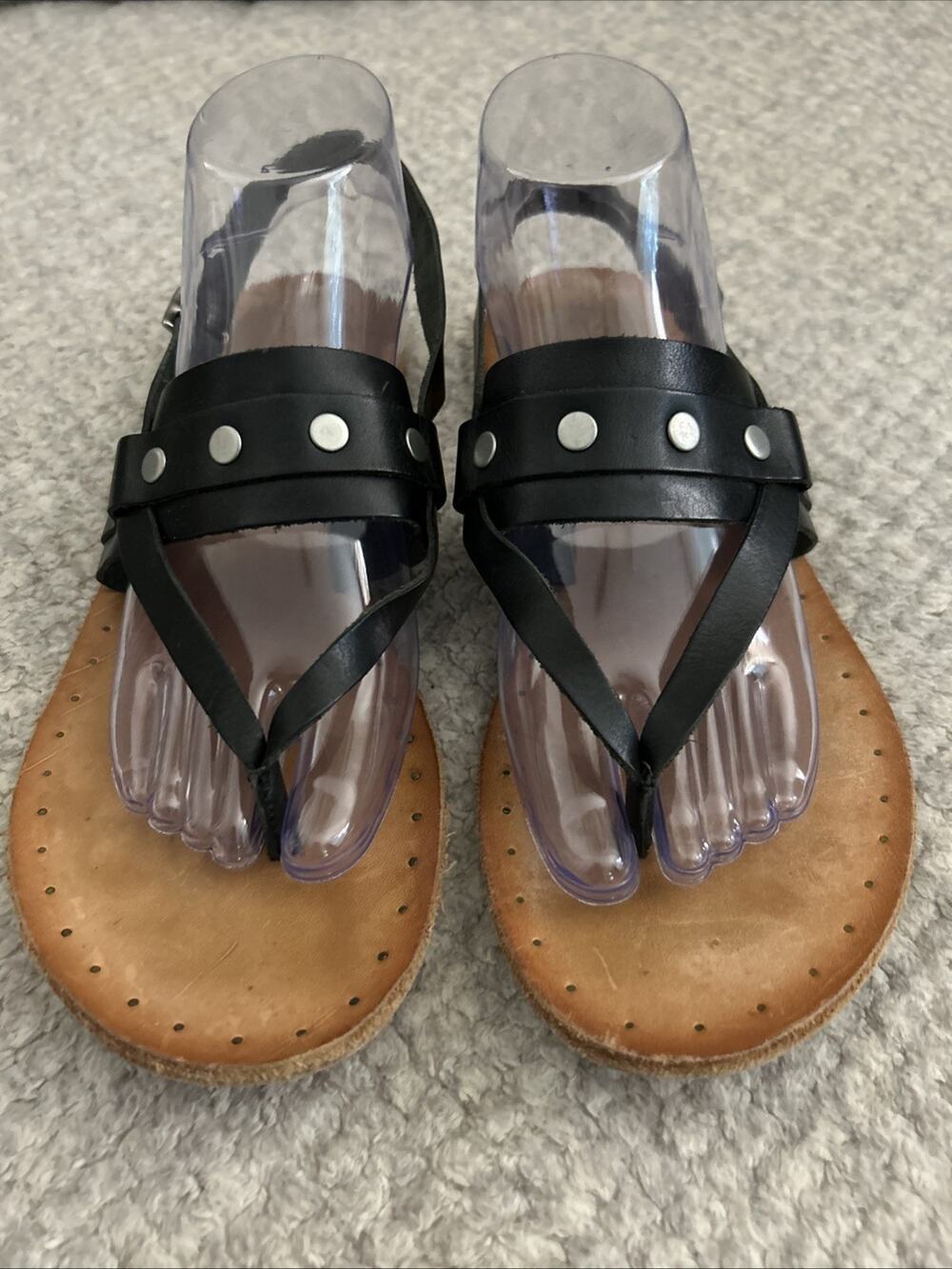 Frye Avery Stud Thong Sandal Black Leather Women’s Size 9.5 Moto